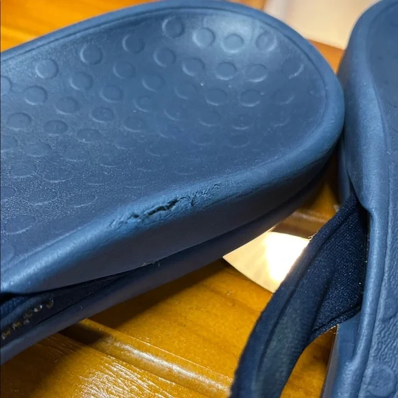 Vionic Tide Rhinestone thong sandals in navy EU 39 / US 8 - Picture 6 of 7